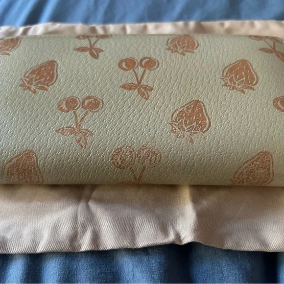 Authentic GUCCI GG Marmont Leather Berry Cherry Strawberry Long Zip Wallet - Picture 3 of 7